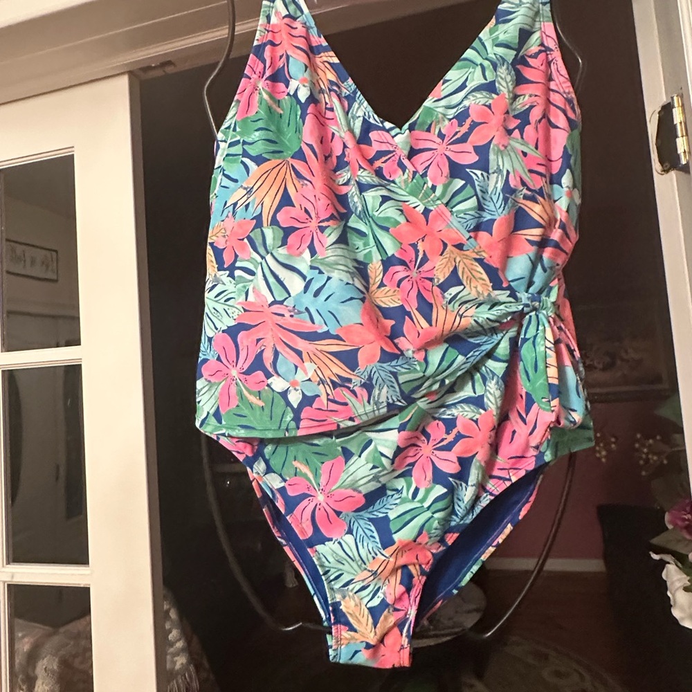 Tropical Floral woman’s 2X  Swimsuit 🩱